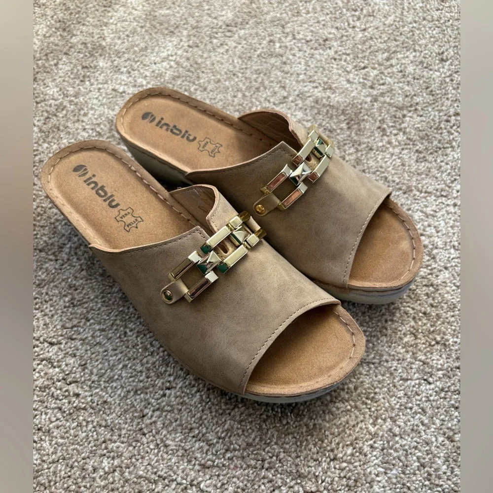 Inblu Women’s Suede Peep Toe Sandals with Gold Detail – Comfort & Style - Picture 2 of 9